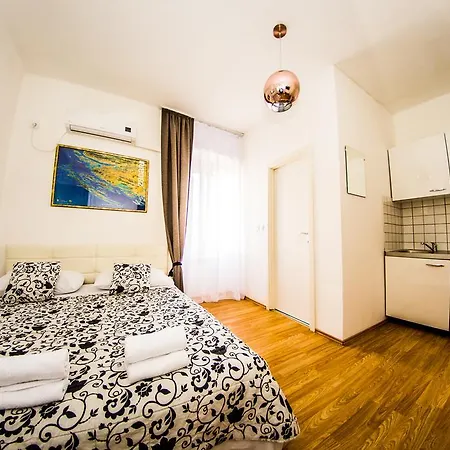 アパート Branimir ザダル