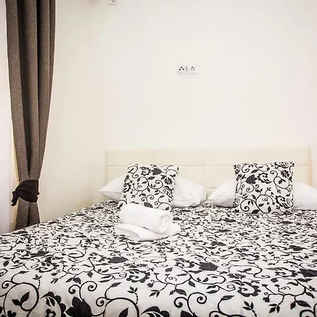 アパート Branimir